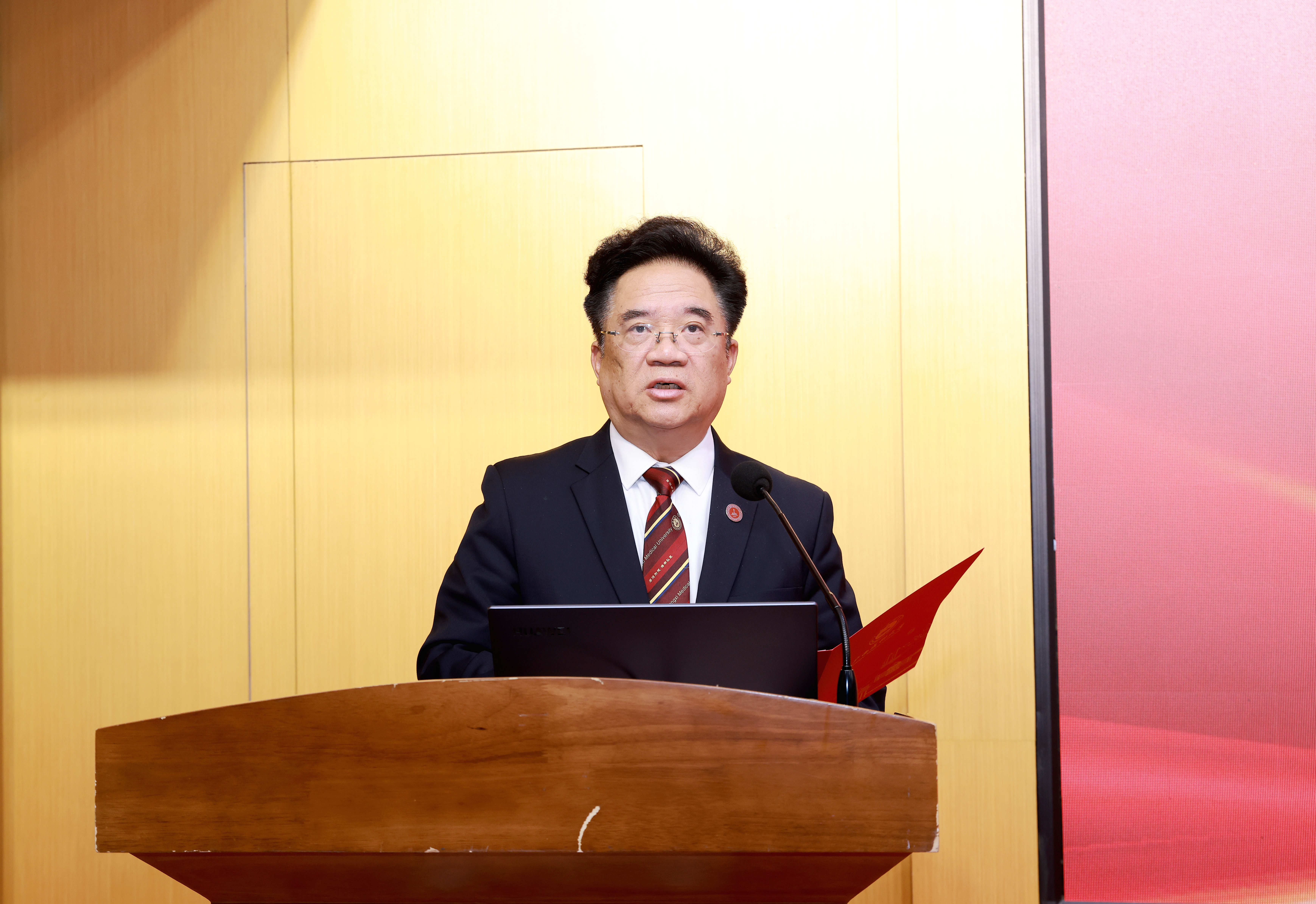曾校长致辞.jpg
